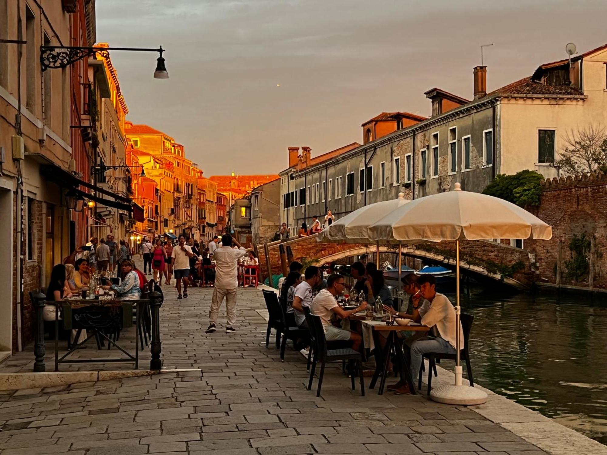 TINTORETTO 1 CON TERRAZZA SOPRA IL TETTO, 3 bagni, 3 grandi camere da letto, SUPER NUOVO Venesia Bagian luar foto