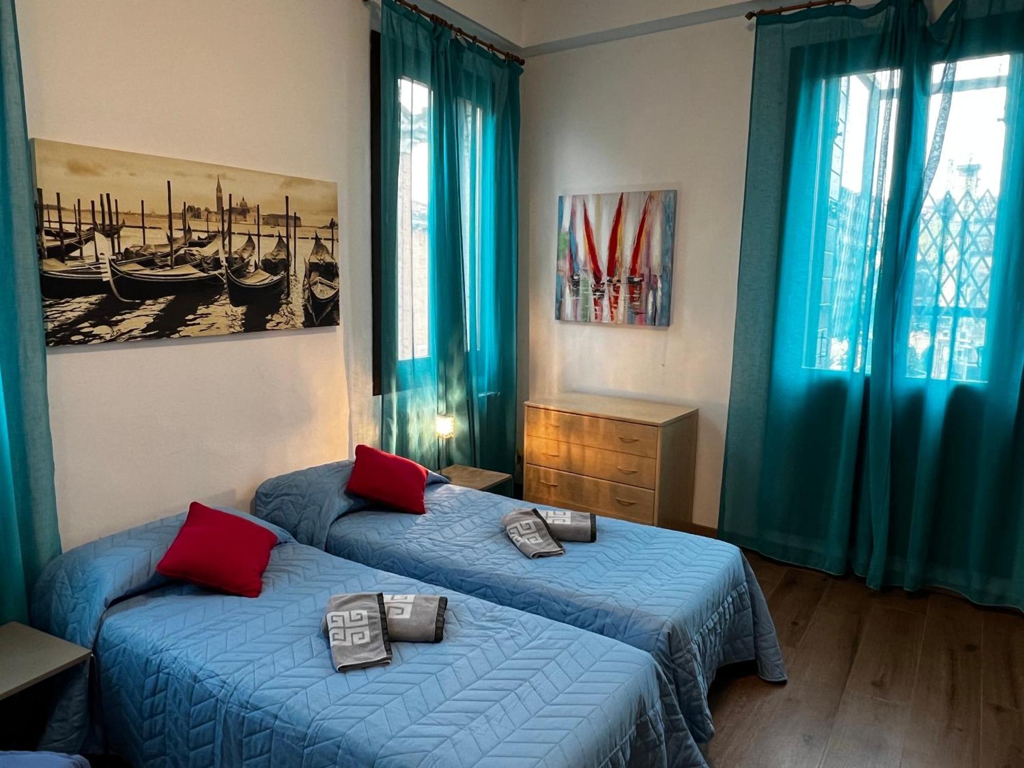 TINTORETTO 1 CON TERRAZZA SOPRA IL TETTO, 3 bagni, 3 grandi camere da letto, SUPER NUOVO Venesia Bagian luar foto