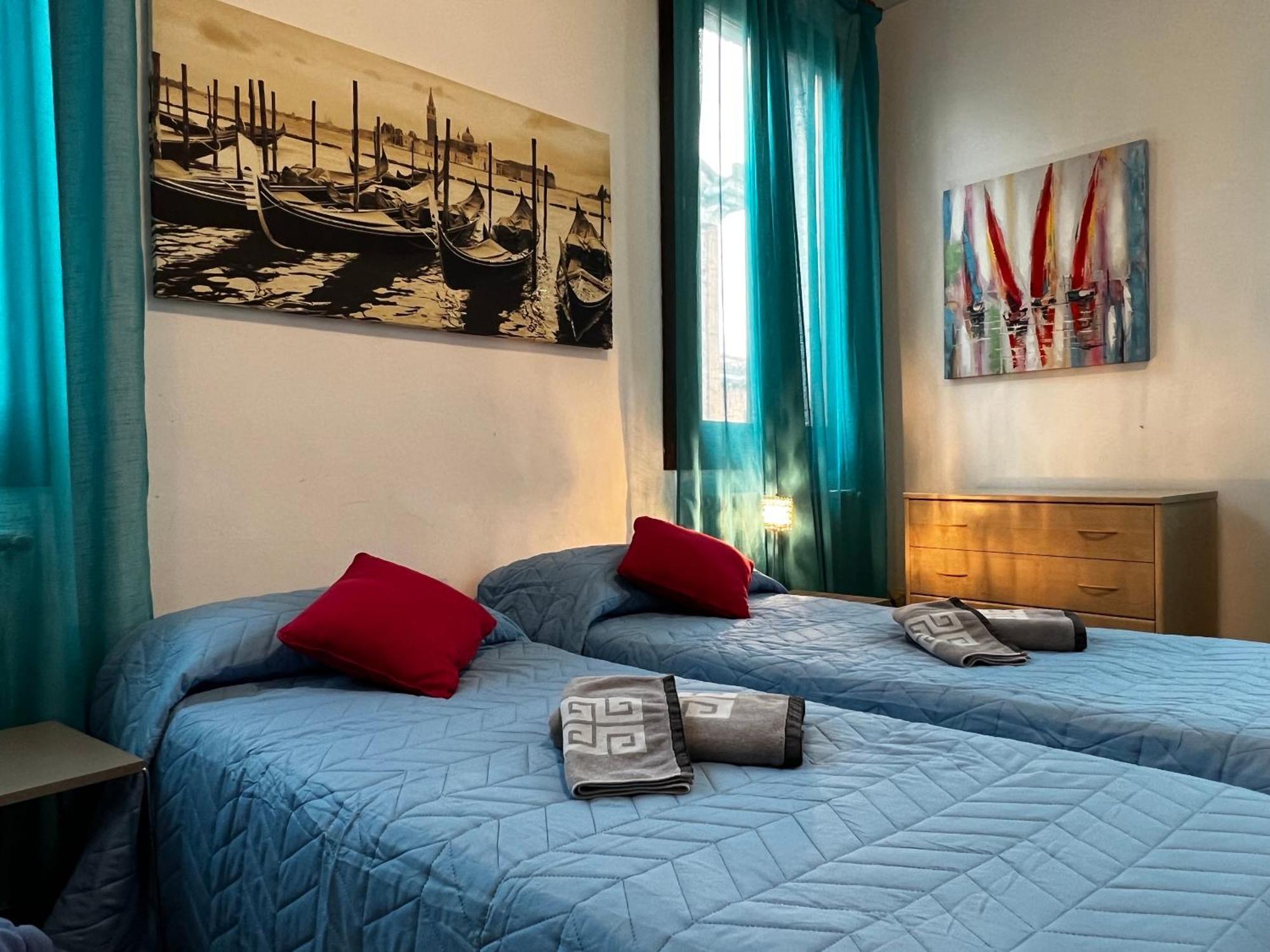 TINTORETTO 1 CON TERRAZZA SOPRA IL TETTO, 3 bagni, 3 grandi camere da letto, SUPER NUOVO Venesia Bagian luar foto