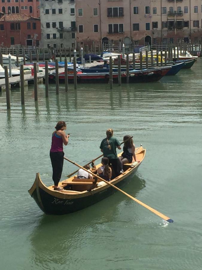 TINTORETTO 1 CON TERRAZZA SOPRA IL TETTO, 3 bagni, 3 grandi camere da letto, SUPER NUOVO Venesia Bagian luar foto